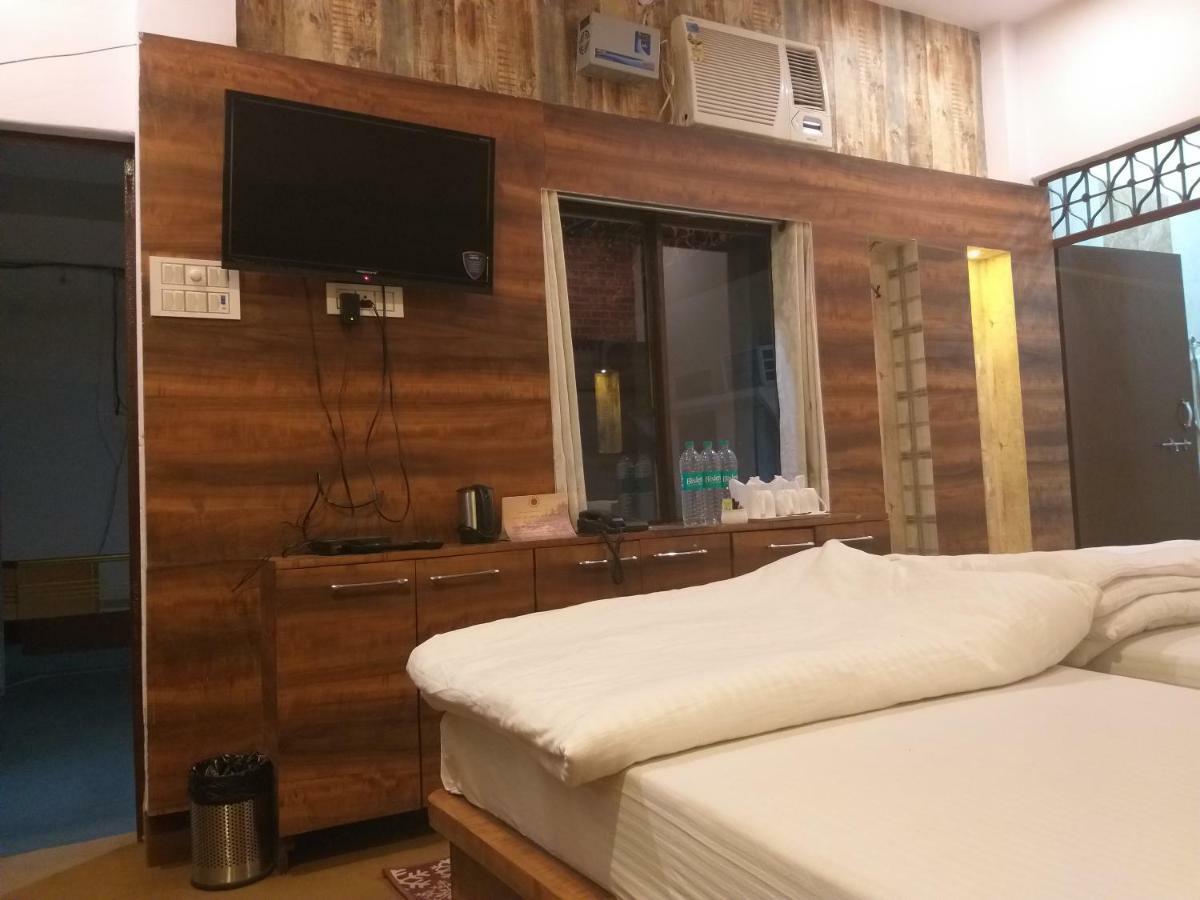 Dwivedi Hotels Hotel Elena Varanasi Exterior photo
